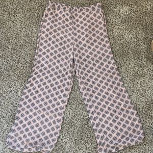 Flowly patterned pants